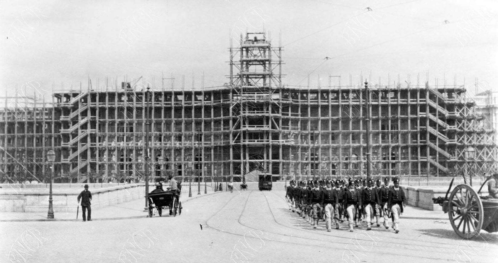 La costruzione del “Palazzo di Giustizia”.